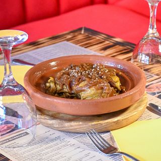 Tajín de pollo con cebolla a la miel