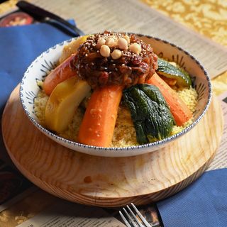 Cuscús De Cordero y verduras