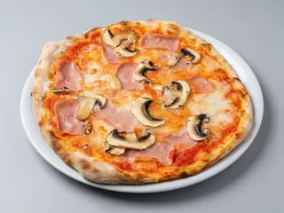 Pizza De Prosciutto E Funghi