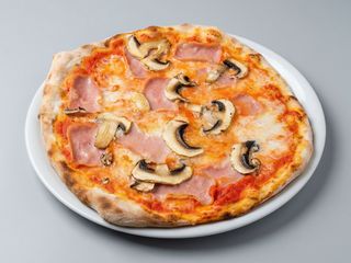 Pizza De Prosciutto E Funghi