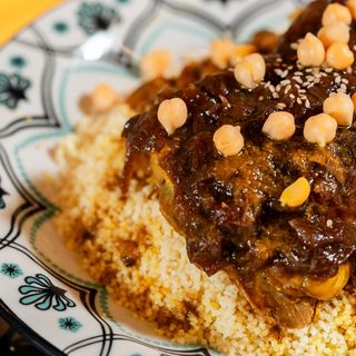 Cuscús de pollo con cebolla y miel