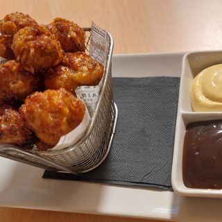 Dados de pollo crujientes