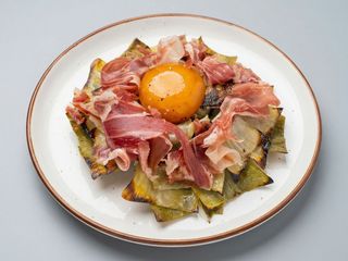 Alcachofa con setas y migas