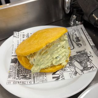 Arepa de reina pepiada