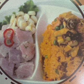 Arroz con marizco y ceviche pescado