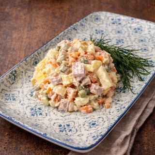 Ensalada Olivier con jamón dulce York