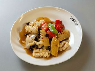 Calamar Salteado Con Salsa Douchi