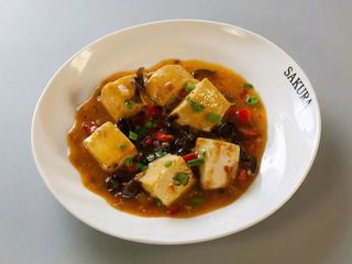 Tofu Frito Salteado Con Salsa De La Casa