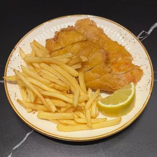 67-Pechuga de pollo frita con patatas