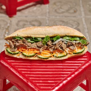 Bánh Mì - Bò Xào Sả - Salteado De Ternera