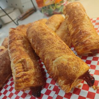 "chicharrón de guayaba"