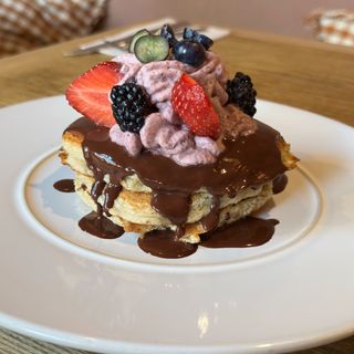 Panqueques de Chocolate y Frutos Rojos