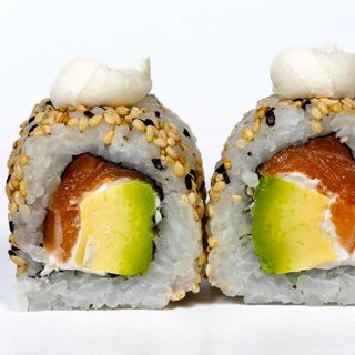 Salmón Aguacate Roll
