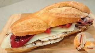 Montadito de pollo con jamón y queso