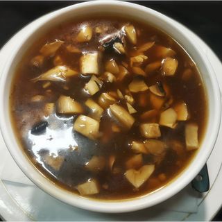 Sopa de pollo con champiñones