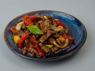 Ternera con salsa de guindilla