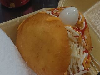 Arepa con carne y queso