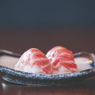 Nigiri de fatty tuna