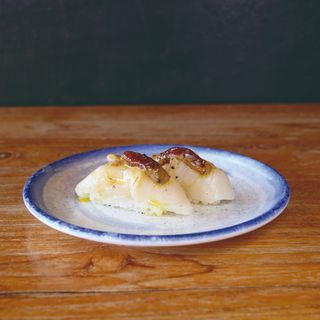 Nigiri de vieira con foie