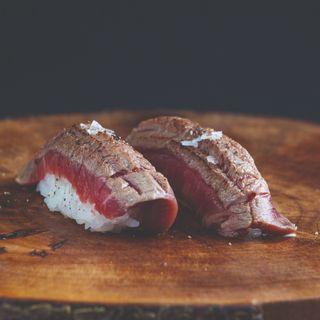 Nigiri de solomillo buey (2 uds.)