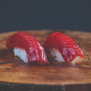 Nigiri de atún rojo (2 uds.)