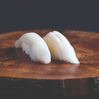 Nigiri de pez mantequilla (2 uds.)