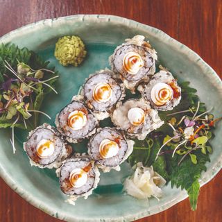 Makis de tempurizado de atún (8 uds.)