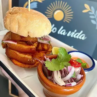 PAN CON CHICHARRÓN