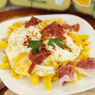 huevos rotos con jamon iberico