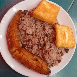 Desayuno , gallopinto, maduro , queso frito