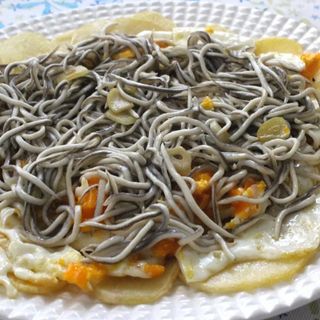 huevos rotos con gulas