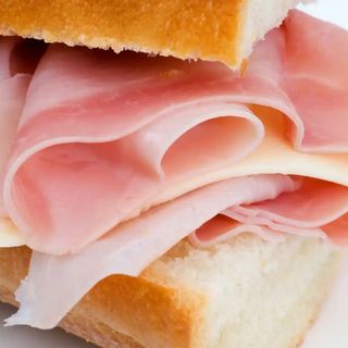 bocadillo de jamon york y queso