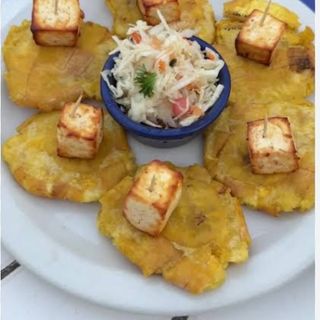 Tostones con queso