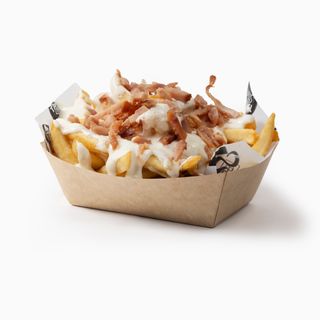 Patatas Fritas con Salsa de queso y Bacon de pavo