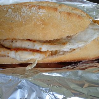 Bocadillo De Pollo Con Queso Y Bacon