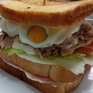 Sandwich vegetal de bonito