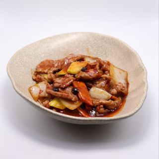 52. TERNERA CON SALSA SOJA NEGRA