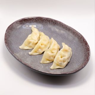 19. GYOZAS AL VAPOR DE POLLO (4UND)