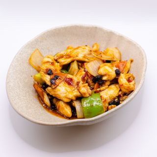 MENU POLLO CON SALSA SOJA NEGRA