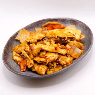 POLLO CON SALSA GONBAO (PICANTE)