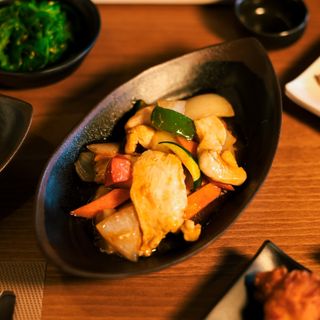 MENU POLLO AL CURRY THAI