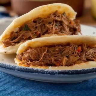 Arepa Clásica de Mechada (1Ud.)