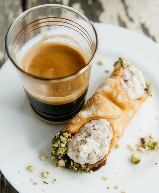 Canolo Ricotta Y Pistacho