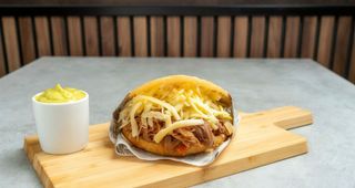 Arepa de carne desmechada de ternera con queso (1 ud.)