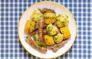 Plato De Papas, Costilla Y Piña