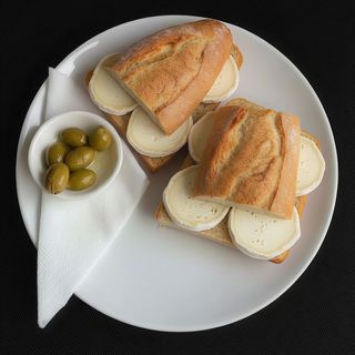 Bocata De Queso De Cabra