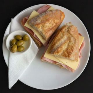 Bocata De Jamón York Y Queso