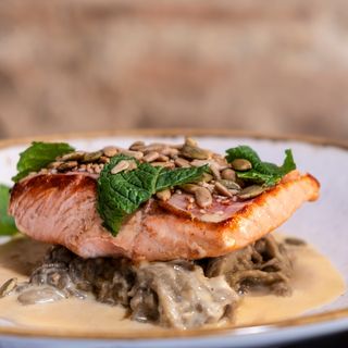 Salmón Con Berenjena Asada