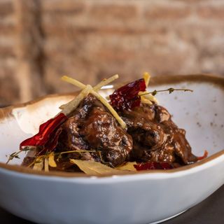 Rabo De Toro Estofado