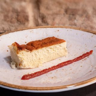 Tarta De Queso Al Horno Con Helado De Frambuesa